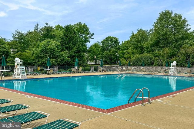 24 FOSTER RD, Pennington, NJ 08534