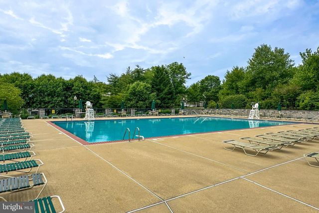 24 FOSTER RD, Pennington, NJ 08534
