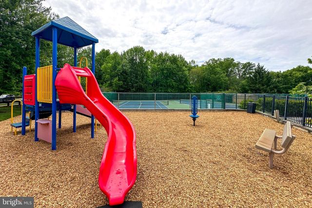 24 FOSTER RD, Pennington, NJ 08534