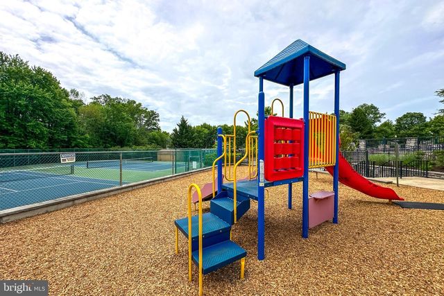 24 FOSTER RD, Pennington, NJ 08534