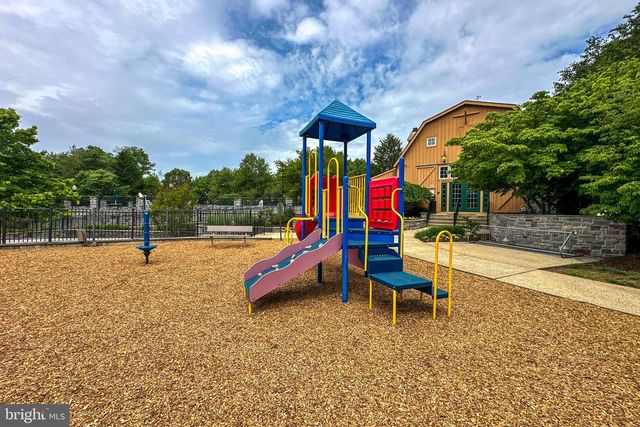 24 FOSTER RD, Pennington, NJ 08534