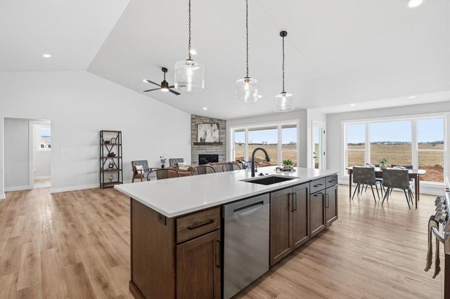 3740 EDWINA DRIVE, De Pere, WI 54115