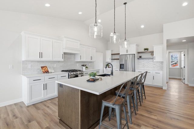 3740 EDWINA DRIVE, De Pere, WI 54115