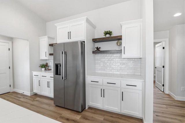 3740 EDWINA DRIVE, De Pere, WI 54115