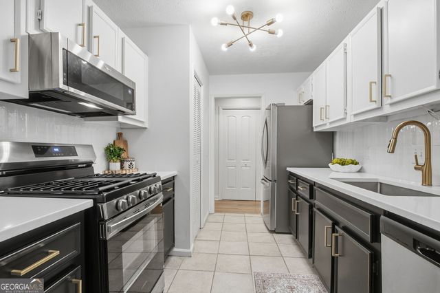 4013 Lake Pointe Circle, Roswell, GA 30075