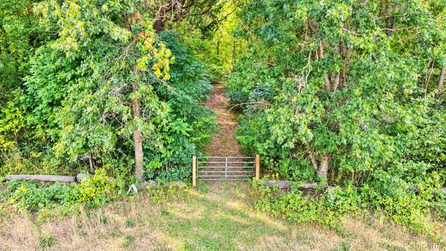 3826 Maybee Road, Orion Charter Township, MI 48359