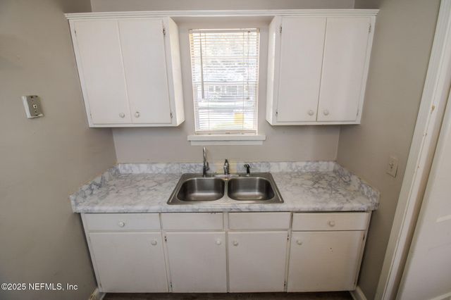 4833 ROYAL Avenue, Jacksonville, FL 32205