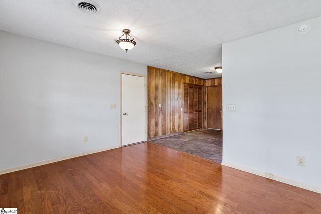 634 Wesleyan Drive, Central, SC 29630