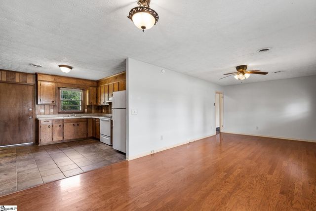 634 Wesleyan Drive, Central, SC 29630
