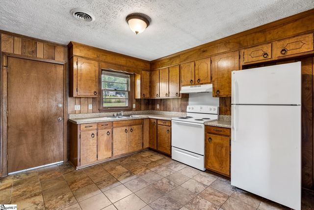634 Wesleyan Drive, Central, SC 29630