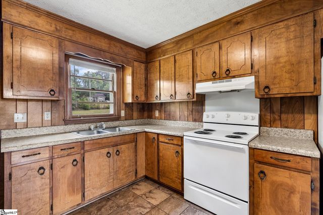634 Wesleyan Drive, Central, SC 29630