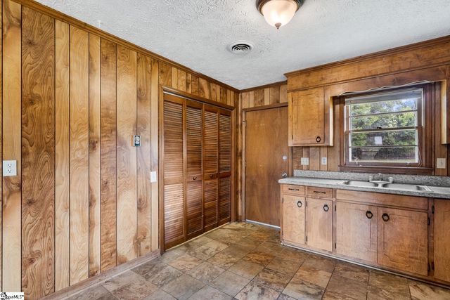 634 Wesleyan Drive, Central, SC 29630