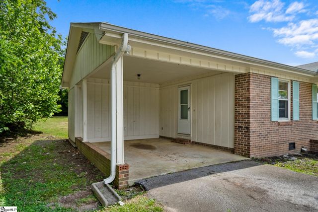 634 Wesleyan Drive, Central, SC 29630