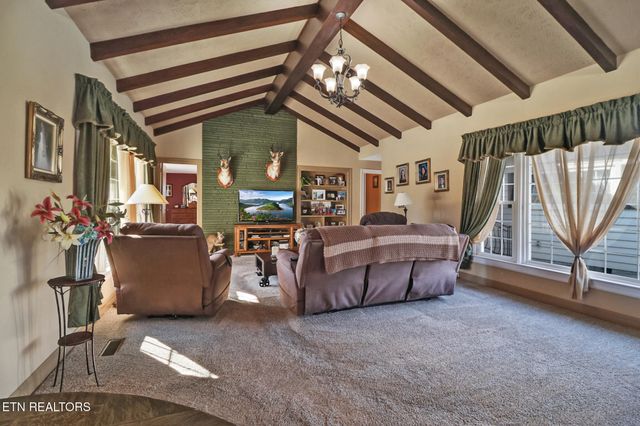 233 Morgan Rd, Crossville, TN 38555