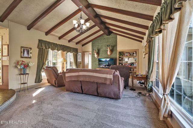 233 Morgan Rd, Crossville, TN 38555