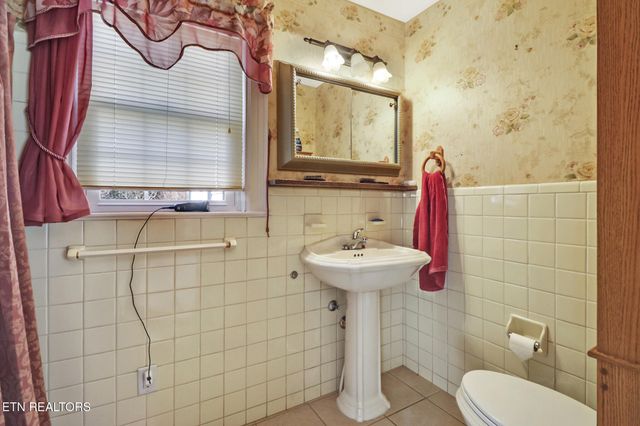 233 Morgan Rd, Crossville, TN 38555