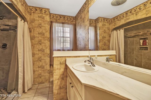 233 Morgan Rd, Crossville, TN 38555