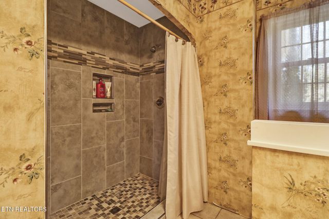 233 Morgan Rd, Crossville, TN 38555