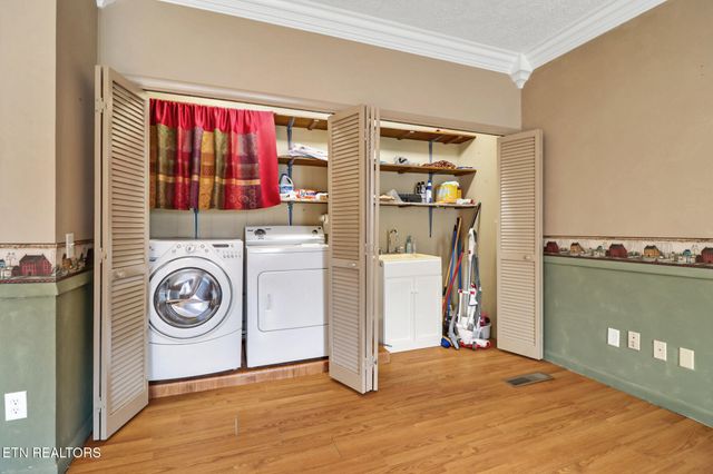 233 Morgan Rd, Crossville, TN 38555