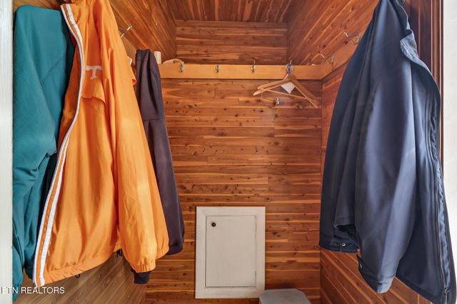 233 Morgan Rd, Crossville, TN 38555