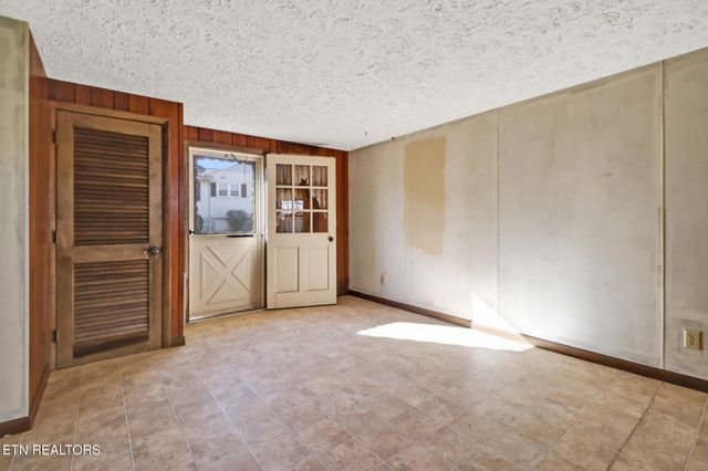 233 Morgan Rd, Crossville, TN 38555