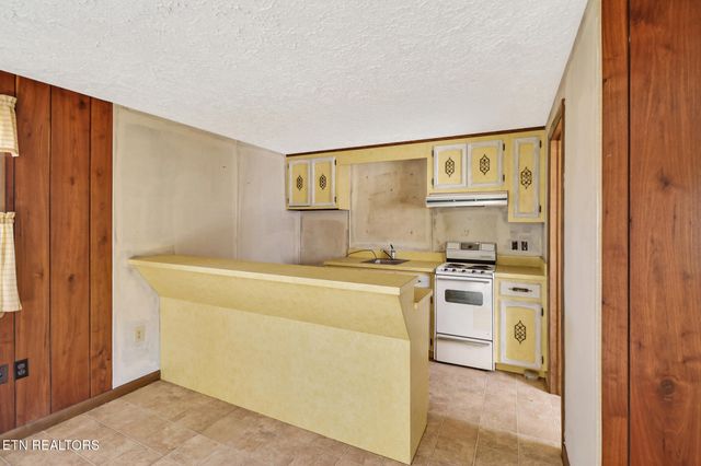 233 Morgan Rd, Crossville, TN 38555