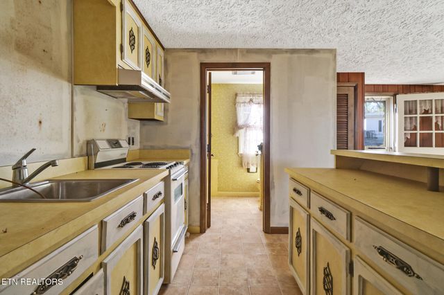 233 Morgan Rd, Crossville, TN 38555