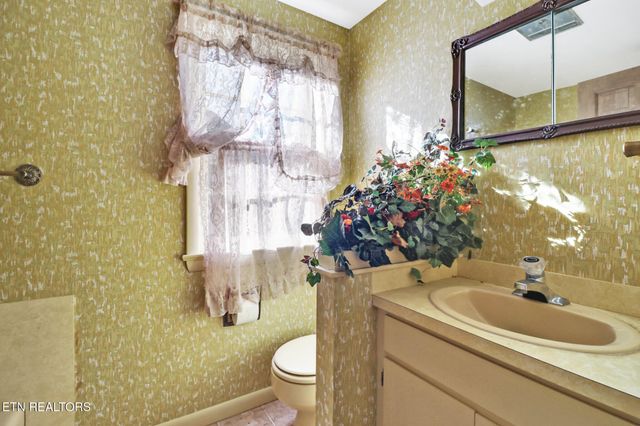 233 Morgan Rd, Crossville, TN 38555