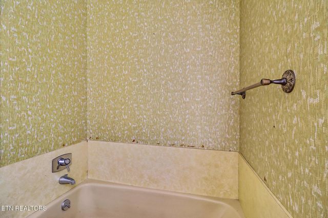 233 Morgan Rd, Crossville, TN 38555