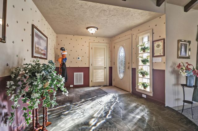 233 Morgan Rd, Crossville, TN 38555