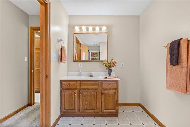 142 COUNTY ROAD 402-A, Fayette, MO 65248