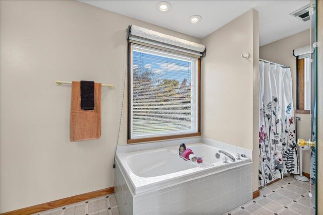 142 COUNTY ROAD 402-A, Fayette, MO 65248