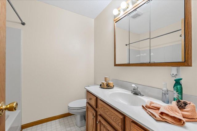 142 COUNTY ROAD 402-A, Fayette, MO 65248