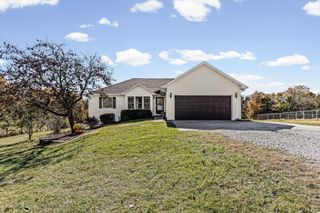 142 COUNTY ROAD 402-A, Fayette, MO 65248