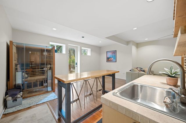 601 Upson ST D, Austin, TX 78703