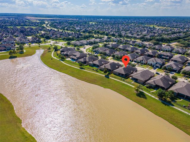 825 Galloway Mist Lane, Friendswood, TX 77546