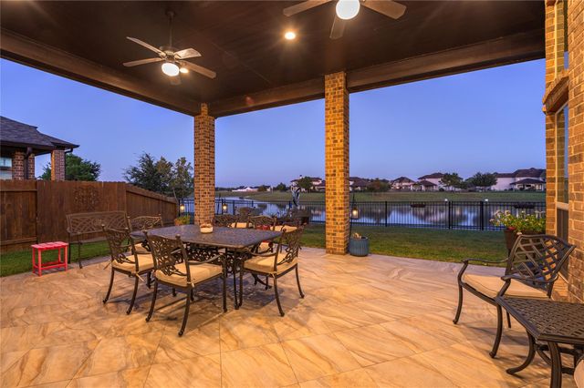 825 Galloway Mist Lane, Friendswood, TX 77546