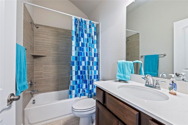 825 Galloway Mist Lane, Friendswood, TX 77546