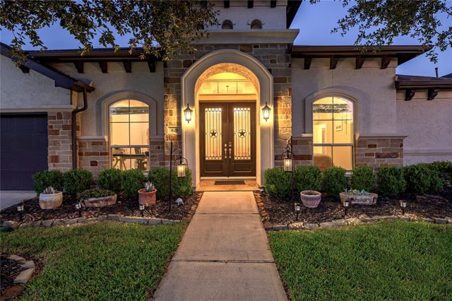 825 Galloway Mist Lane, Friendswood, TX 77546