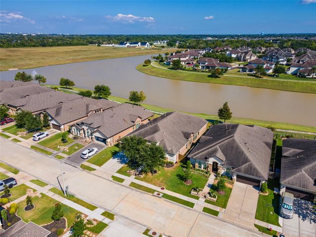825 Galloway Mist Lane, Friendswood, TX 77546