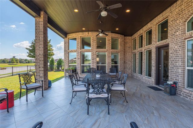 825 Galloway Mist Lane, Friendswood, TX 77546