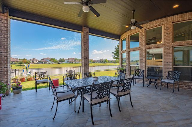 825 Galloway Mist Lane, Friendswood, TX 77546