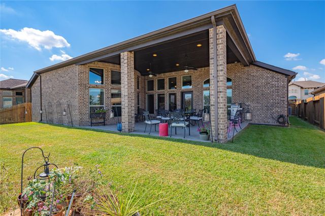 825 Galloway Mist Lane, Friendswood, TX 77546