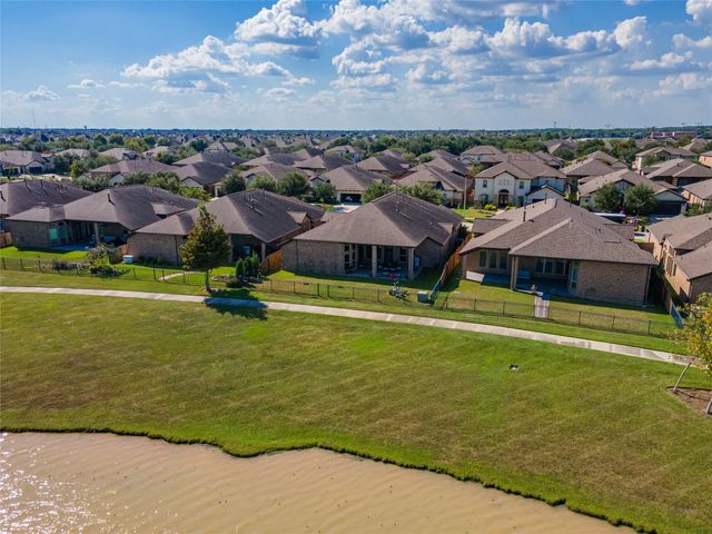 825 Galloway Mist Lane, Friendswood, TX 77546