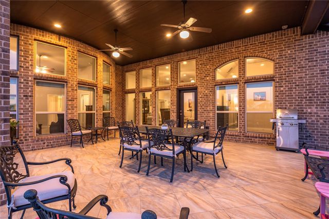 825 Galloway Mist Lane, Friendswood, TX 77546