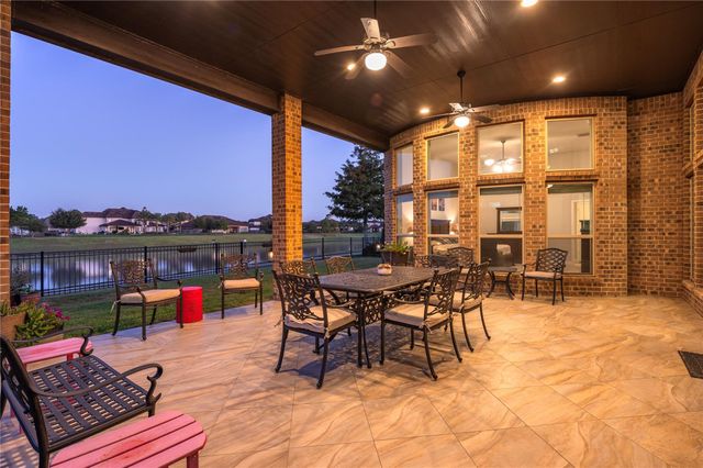 825 Galloway Mist Lane, Friendswood, TX 77546