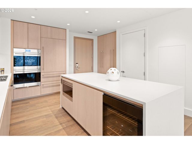 550 Sw 10TH Ave 2604, Portland, OR 97205