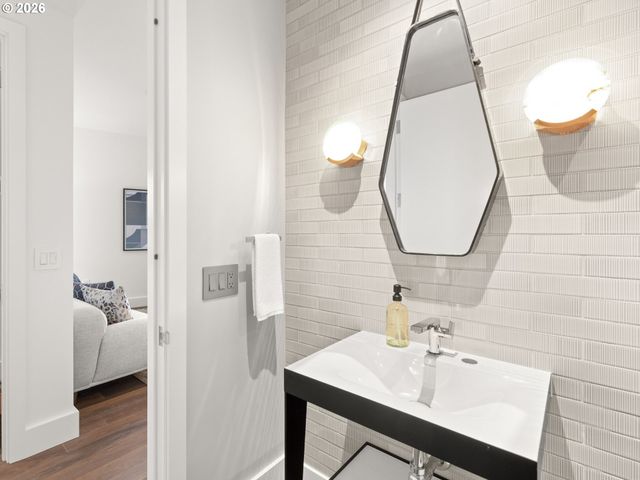 550 Sw 10TH Ave 2604, Portland, OR 97205