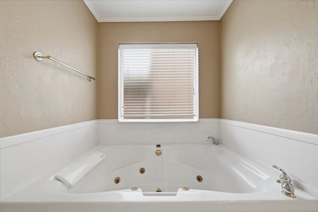 2 Oak Creek Ridge Drive, Longview, TX 75605