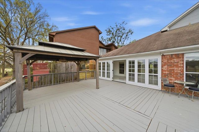 2 Oak Creek Ridge Drive, Longview, TX 75605